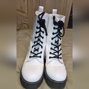 Unionbay Rumble Combat Boots Womens Size 6 White Chunky Lug Sole Lace Up